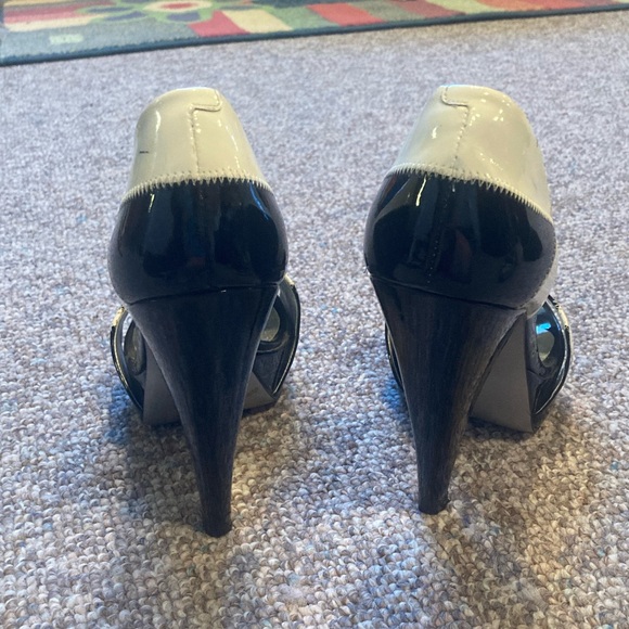 Black and white platform heels - Picture 3 of 9